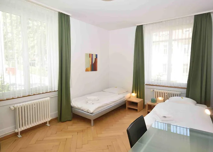 2br Flat Near Lake&central - Stardust 22 *