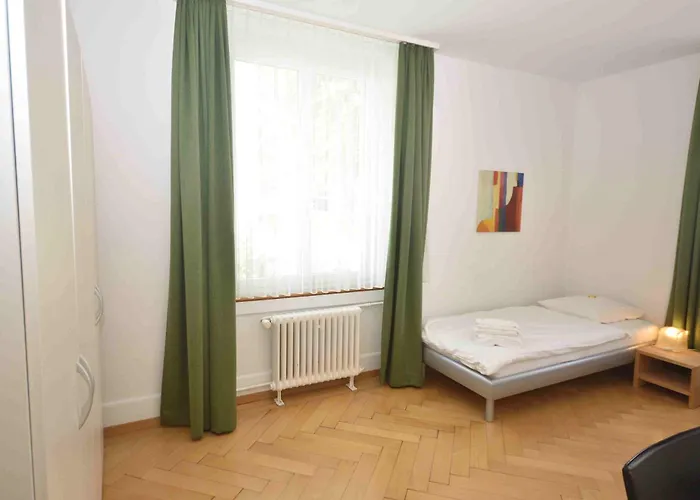 2br Flat Near And - Stardust 22