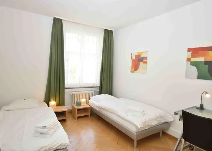 2br Flat Near And - Stardust 22 Apartment