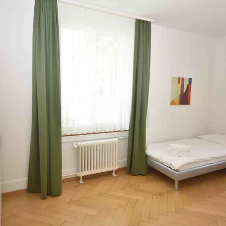 2br Flat Near And - Stardust 22